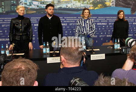 Le Photocall de souvenirs pendant le 69e Festival du Film de Berlin au Grand Hyatt Hotel à Berlin, Allemagne. En vedette : Tilda Swinton, Tom Burke, honneur Swinton Byrne, Joanna Hogg Où : Berlin, Allemagne Quand : 13 février 2019 Source : WENN.com Banque D'Images