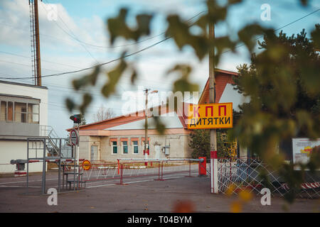 Dans Dytiatky point village en zone d'exclusion de Tchernobyl. Dans la zone radioactive ville Pripyat abandonnée - ville fantôme. L'histoire de la catastrophe de Tchernobyl Banque D'Images