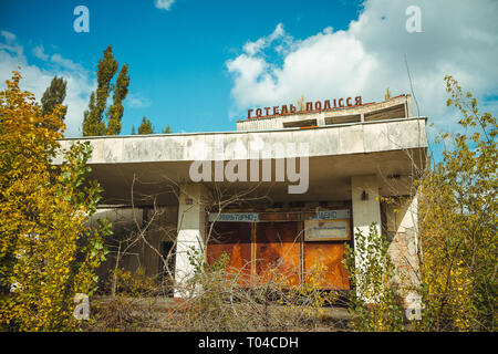 Hôtel Polissia Polissya dans la zone d'exclusion de Tchernobyl. Dans la zone radioactive ville Pripyat abandonnée - ville fantôme. L'histoire de la catastrophe de Tchernobyl. Perdu Banque D'Images