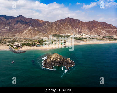 Plage de sable de Fujairah dans les Emirats Arabes Unis vue aérienne Banque D'Images