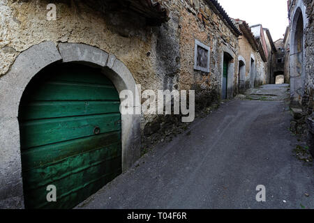 Street de Goce, petit village dans la campagne slovène Banque D'Images
