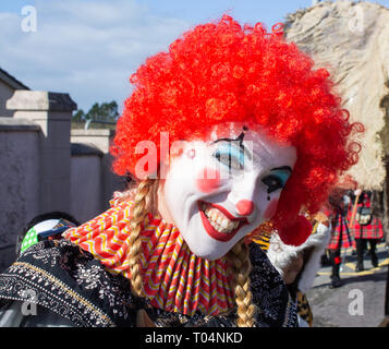 Happy smiling clown de cirque de près. Banque D'Images