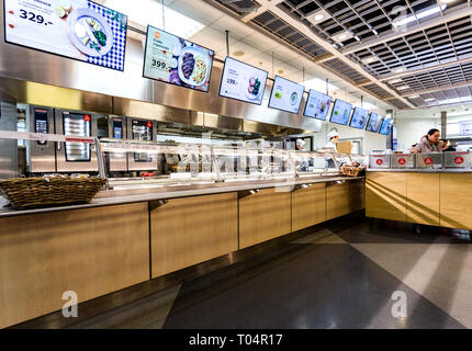 Samara, Russie - 18 novembre 2018 : : Restaurant dans le magasin IKEA. IKEA est le plus grand détaillant de meubles, fondée en Suède Banque D'Images