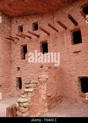 Portrait de l'intérieur de l'un de le Manitou Cliff dwellings de l'Anasazi, également connu sous le nom de Anciens ou Pueblos ancestraux Banque D'Images