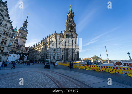 Dresde, Allemagne - 31 octobre 2018 : Cathédrale de la Sainte Trinité (Katholische Hofkirche). Dresde est la capitale de l'Etat libre de Saxe. Banque D'Images