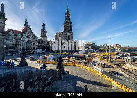 Dresde, Allemagne - 31 octobre 2018 : Cathédrale de la Sainte Trinité (Katholische Hofkirche). Dresde est la capitale de l'Etat libre de Saxe. Banque D'Images