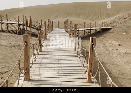 Promenades en bois-passerelles pour visiter le Rawak Stupa. Taklamakan Desert-Xinjiang-Chine-0038 Banque D'Images