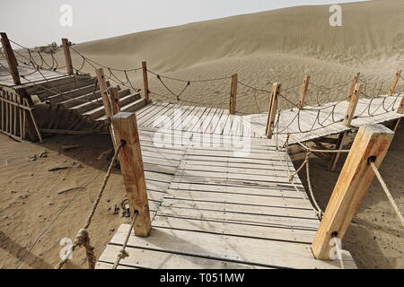 Promenades en bois-passerelles pour visiter le Rawak Stupa. Taklamakan Desert-Xinjiang-Chine-0039 Banque D'Images