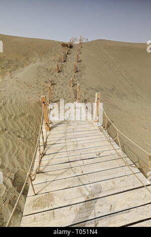 Promenades en bois-passerelles pour visiter le Rawak Stupa. Taklamakan Desert-Xinjiang-Chine-0040 Banque D'Images