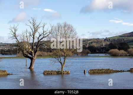 Inondations en Silsdend, Yorkshire, comme des avertissements d'inondation restent en place à travers le Royaume-Uni. Banque D'Images