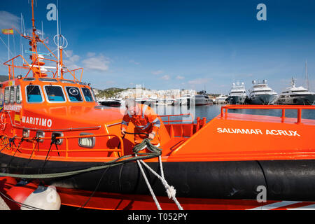 Salvamento Maritimo. Bateau de sauvetage maritime. Canot amarré dans le port de plaisance de Puerto Portals, Palma de Mallorca. Majorque, Baléares, Espagne E Banque D'Images