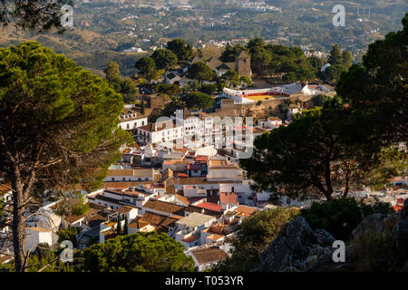 Vue panoramique, village blanc de Mijas. La province de Malaga Costa del Sol. Andalousie, Espagne du sud Europe Banque D'Images
