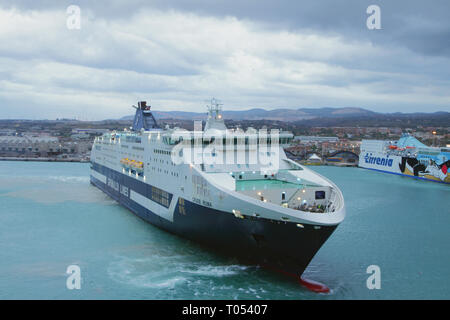 Civitavecchia, Italie - Oct 05, 2018 : passager-et-ferry port maritime de marchandises dans la zone de l'eau Banque D'Images