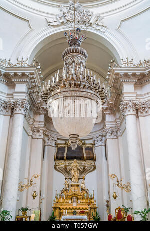 Autel avec Saint Agatha statue dans l'Église Badia di Sant'Agata à Catane, Sicile, Italie. Banque D'Images