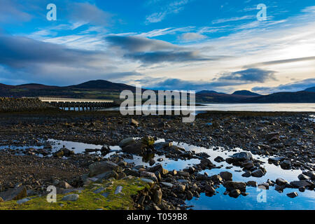 Le Kyle of Tongue pont avec la colline de Meall nan Clach Ruadha derrière, Langue, Sutherland, Scotland, UK Banque D'Images