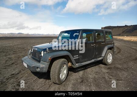 Jeep Wrangler sur terrain islandais Banque D'Images