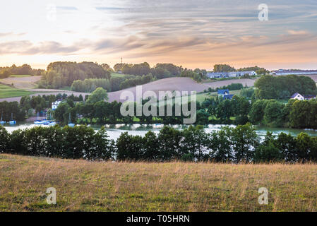 Coucher du soleil sur le lac en kachoube Lake District de Pologne Banque D'Images