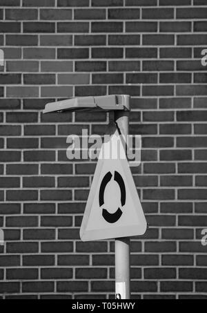 Rond-point road sign en centre-ville de Plymouth. Devon, UK Banque D'Images