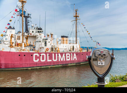 ASTORIA, OREGON - 17 mai 2016 : Astoria est la plus ancienne ville de l'Oregon, a une population de 10 000 habitants, est un navire de croisière Port, met fin à la TransAmerica Bicyc Banque D'Images