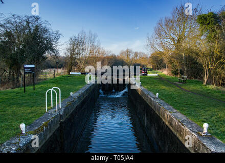 Feakes verrou sur la Stort et Lee la navigation ou canal entre Harlow et dans le Hertfordshire Sawbridgeworth. Banque D'Images