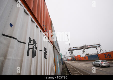 Beijing, Chine. 21 Jan, 2019. Photo prise le 21 janvier 2019 montre contenants transférés par les trains de marchandises Chine-europe à DUSS Hamburg-Billwerder terminal intermodal à Hambourg, Allemagne. Credit : Shan Yuqi/Xinhua/Alamy Live News Banque D'Images