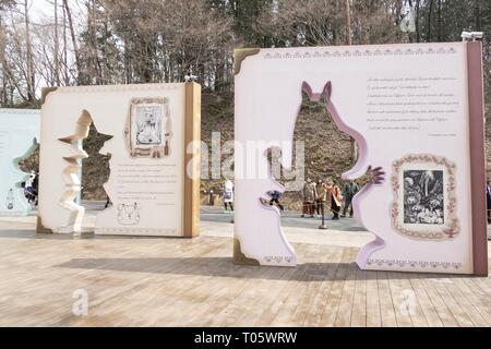 Saitama, Japon. Mar 16, 2019. Les visiteurs se réunissent au cours de la première journée du nouveau parc à thème Moominvalley à Saitama. Le nouveau parc à thème inspiré de la série animée Moominvalley British-Finnish a ouvert ses portes aujourd'hui (16 mars) dans la ville de Hanno, Saitama, près de Tokyo. Credit : Rodrigo Reyes Marin/ZUMA/Alamy Fil Live News Banque D'Images