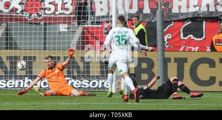 Leverkusen, Allemagne. 17 Mar, 2019. firo : 17.03.2019, football, 1.Bundesliga, la saison 2018/2019, Bayer 04 Leverkusen - SV Werder de Brême : 2 but à 0 par RASHICA, Brême | utilisée dans le monde entier : dpa Crédit/Alamy Live News Banque D'Images