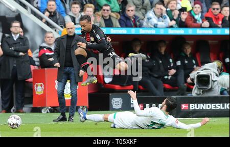 Leverkusen, Allemagne. 17 Mar, 2019. firo : 17.03.2019, football, 1.Bundesliga, la saison 2018/2019, Bayer 04 Leverkusen - SV Werder Bremen BELLARABI, Leverkusen, aller sur SAHIN | Conditions de crédit dans le monde entier : dpa/Alamy Live News Banque D'Images