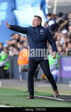 Londres, Royaume-Uni. Mar 17, 2019. Millwall Manager Neil Harris au cours de la FA Cup la correspondance entre Millwall et Brighton et Hove Albion Au Den, Londres, Angleterre le 17 mars 2019. Photo de Ken d'Étincelles. Usage éditorial uniquement, licence requise pour un usage commercial. Aucune utilisation de pari, de jeux ou d'un seul club/ligue/dvd publications. Credit : UK Sports Photos Ltd/Alamy Live News Banque D'Images