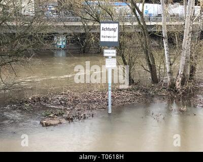 Marburg, Allemagne. Mar 17, 2019. Hochwasser Marburg Lahn tritt über die Ufer Crédit : andrea/Alamy Live News Banque D'Images