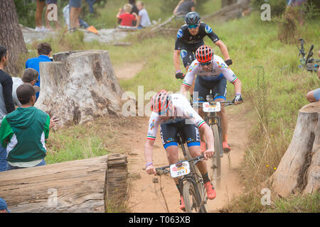 Cape Town, Afrique du Sud. 17 mars, 2019. Alessandro Petacchi de l'Italie à l'avant et son partenaire de Francesco Chicchi Italie fermer derrière presque à la fin du prologue étape du début de l'Absa Cape Epic huit jours de course à vélo. ©Childa Santrucek/Alamy Live News Banque D'Images
