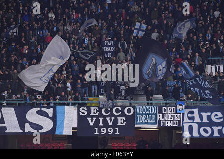 Naples, Italie. Mar 17, 2019. Foto Cafaro/LaPresse 17 marzo 2019 Napoli, Italia sport calcio Napoli vs Udinese - Campionato di Calcio Serie A TIM 2018/2019 - stadio San Paolo. Nella foto : tifosi del Napoli. Cafaro Photo/LaPresse 17 mars 2019 Naples, Italie Sports Football Napoli vs Udinese - championnat de football italien une ligue TIM 2018/2019 - stade San Paolo. Dans le pic : la SSC Napoli fans montrent leur soutien. Credit : LaPresse/Alamy Live News Banque D'Images