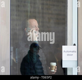 Londres, Royaume-Uni. Mar 17, 2019. Les clients arrivent à la BBC avant leur apparition sur l'Andrew Marr Show. Broadcasting House, Londres. UK Nick Boles, le député conservateur de Grantham et Stamford a récemment démissionné du parti conservateur après les désaccords sur l'Brexit. Crédit : Thomas Bowles/Alamy Live News Banque D'Images