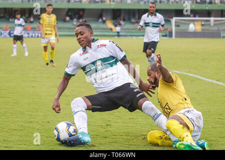 PR - Curitiba - 03/17/2019 - 2019 Paranaense, le Coritiba FC x Cascavel - Igor paix différends joueur Coritiba offre avec Cascavel lecteur pendant match au stade Couto Pereira stadium 2019 Photo : Gabriel Machado / AGIF Banque D'Images