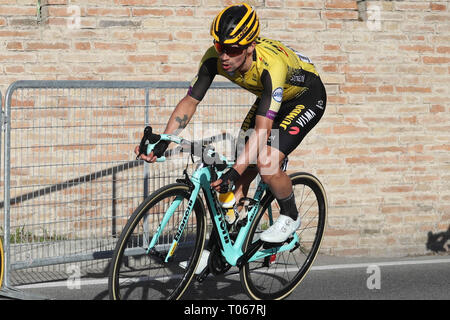 Recatani, Italie. Mar 17, 2019. L'équipe de Primoz Roglic Jumbo - Visma pendant le Tirreno Adriatico 2019 5eme Etape Colli del Tronto - Recanati le 17 mars 2019 dans Recatani, Italie - Photo Laurent Lairys/MAXPPP Crédit : Laurent Locevaphotos Lairys/agence/Alamy Live News Banque D'Images