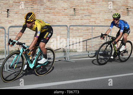 Recatani, Italie. Mar 17, 2019. Adam Yates de Michelton - Scott et l'équipe de Primoz Roglic Jumbo - Visma pendant le Tirreno Adriatico 2019 5eme Etape Colli del Tronto - Recanati le 17 mars 2019 dans Recatani, Italie - Photo Laurent Lairys/MAXPPP Crédit : Laurent Locevaphotos Lairys/agence/Alamy Live News Banque D'Images