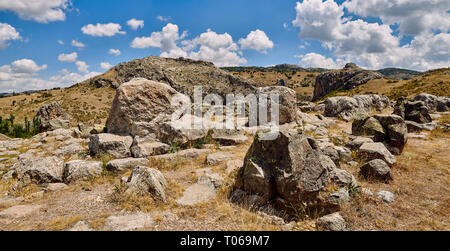 Ruines de murs de Temple I, Hattusha (terme hittites désigne également ou Hattusas) la fin de l'âge du Bronze anatolien capitale de l'Empire hittite. Un site archéologique Hittite Banque D'Images