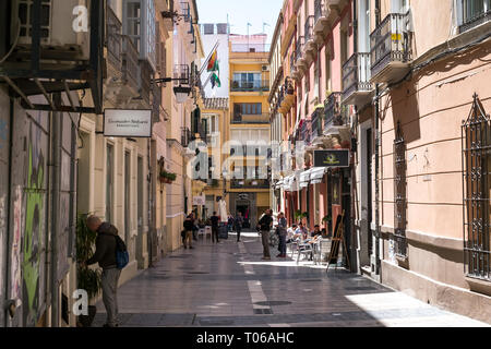Malaga, Espagne - 14 avril 2018. Vieille rue de Malaga avec tourist Banque D'Images