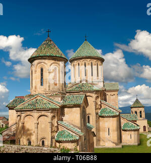 Photos et images des églises orthodoxes de Géorgie de Gelati (premier plan) St George, 13e siècle, (derrière) Église de la Vierge, 1106. La cité médiévale Gela Banque D'Images