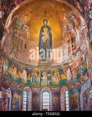 Photos et images de la mosaïque byzantine de Theotokos, représentant la Vierge Marie, Mère de Dieu, et de l'enfant, 1126-1130, dans l'abside de l'Gelati Banque D'Images