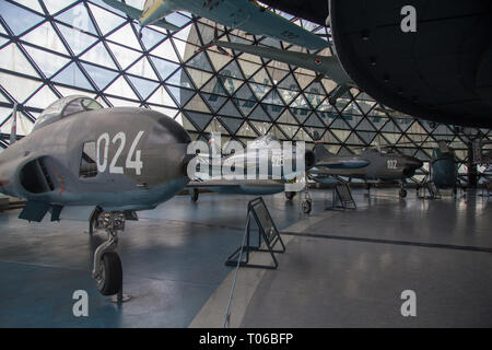 Lockheed C-33A-1LO avion à afficher dans le musée de l'aéronautique serbe à Belgrade Banque D'Images