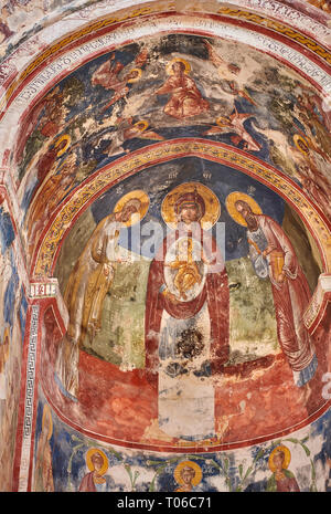 Photos et images de la fresque de l'abside byzantines de Theotokos, représentant la Vierge Marie, Mère de Dieu, et de l'enfant, dans le Georgian Gelati Orthodo Banque D'Images