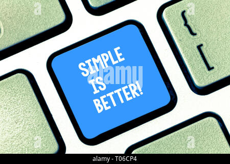 Signe texte simple montrant est mieux. Photo d'affaires texte en cours dans l'état naturel ne pas mettre un miroir pur garder l'intention de créer une touche de clavier d'ordinateur Banque D'Images