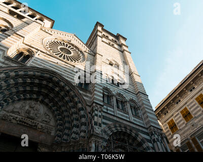 Portails de la façade de la cathédrale de San Lorenzo, est le plus important lieu de culte catholique dans la ville de Gênes Banque D'Images