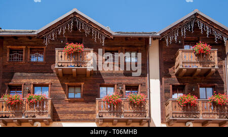 Livigno balcon fleuri balcons ornementaux Banque D'Images