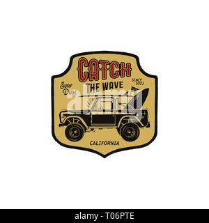 Conception de logo de surf. Badge d'été avec voiture, planches de surf de silhouette et typographie quote - Suivez la vague. Style hipster inhabituelle. Vecteur Stock Illustration de Vecteur