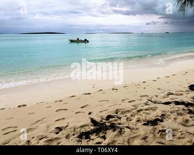 Plage tropicale à Georgetown, les Bahamas sur une belle journée Banque D'Images