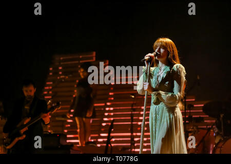 Bologne, Italie. 17 mars, 2019. Florence  + the Machine effectuer dans leur première date de la tournée en Italie. Florence  + the Machine sont maintenant pour leur nouveau 'Comme un espoir d''. Luigi Rizzo/Alamy Live News Banque D'Images