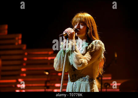 Bologne, Italie. 17 mars, 2019. Florence  + the Machine effectuer dans leur première date de la tournée en Italie. Florence  + the Machine sont maintenant pour leur nouveau 'Comme un espoir d''. Luigi Rizzo/Alamy Live News Banque D'Images