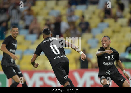 RJ - Rio de Janeiro - 03/17/2019 - 2019, Fluminense x Botafogo - Alex Santana Botafogo player célèbre son but avec les joueurs de son équipe pendant un match contre Fluminense au stade Maracana pour le championnat Carioca en 2019. Photo : Thiago Ribeiro / AGIF Banque D'Images